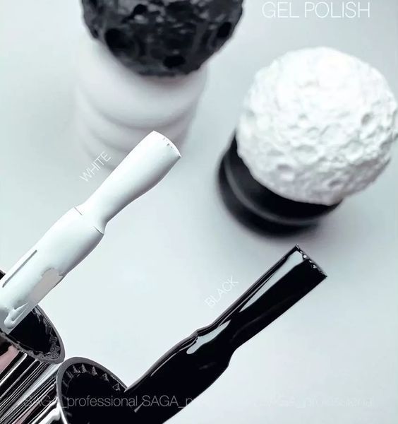 Чорний гель-лак Saga Super Black Gel Polish 10 ml Чорний гель-лак Saga Super Black Gel Polish 10 ml фото