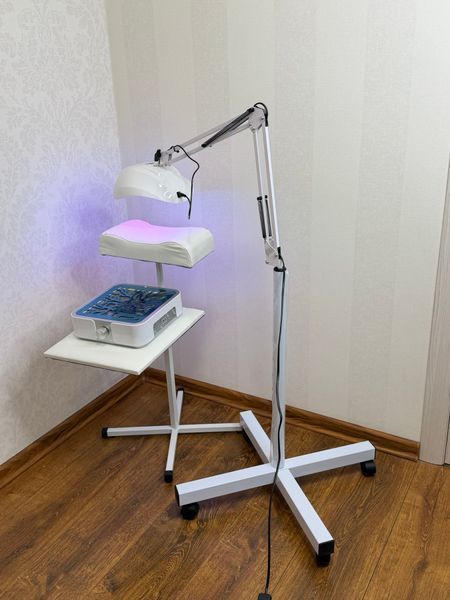 Лампа для педикюру на колесах+ струбцина NAILDOZA Лампа для педикюру на колесах це струбцина NAILDOZA фото