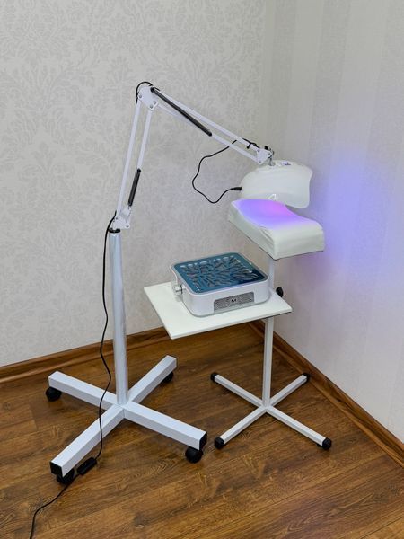 Лампа для педикюру на колесах+ струбцина NAILDOZA Лампа для педикюру на колесах це струбцина NAILDOZA фото