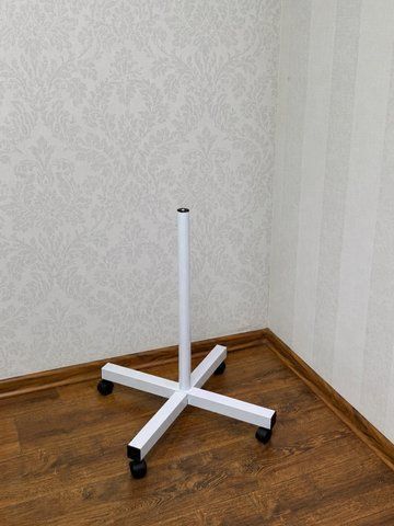 Штатив,стійка на 4х колесах для лампи,витяжки Dustwell Штатив,стійка на 4х колесах для лампи,витяжки Dustwell фото
