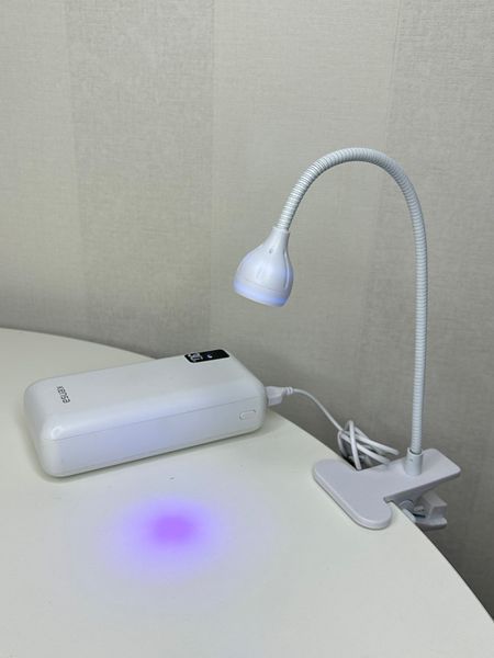 USB Ліхтарик на прищепці для просушування на верхні форми та гелеві гіпси 5W білий USB Ліхтарик на прищепці для просушування на верхні форми та гелеві гіпси 5W білий фото