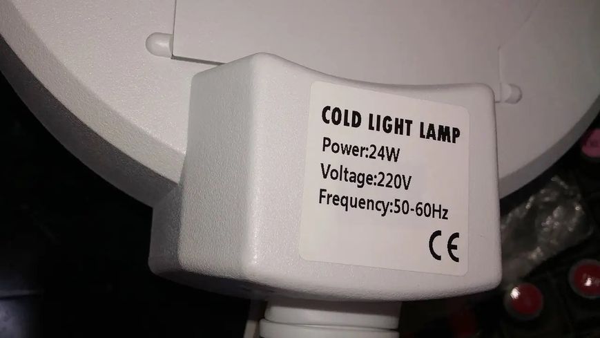Лампа-лупа 24 W напольная на колесах на штативе со 120 LED диодами, с крышкой, увеличение 5 диоптрий Лампа лупа підлогові на колесах на штативі з 120 LED діодами , з кришкою , збільшення 5 діоптрій . фото